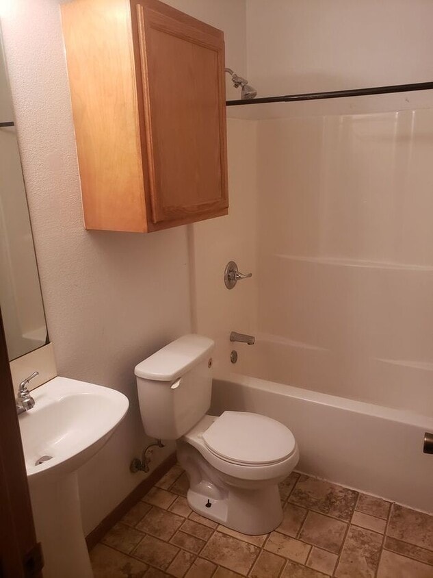 Building Photo - 215 Dehn St