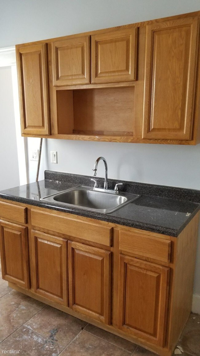 Foto del edificio - 3 br, 1 bath Apartment - 357 Ellsworth Ave #3