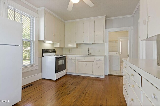 Foto del edificio - 106 W Ivey St