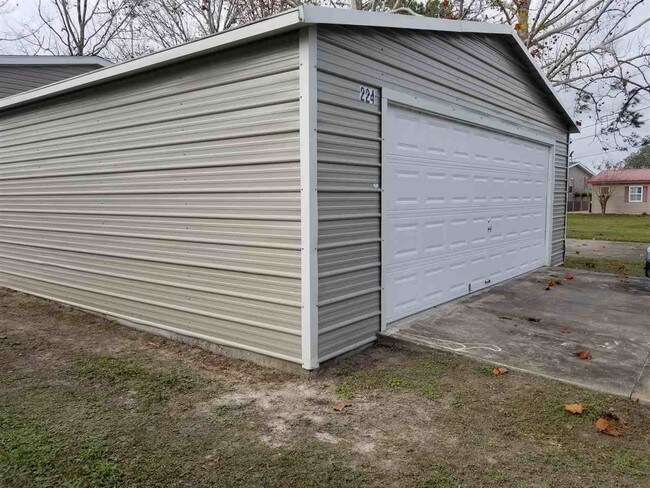 Building Photo - 224 Sportsman Dr
