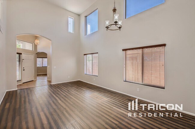 Foto del edificio - 40352 W Novak Ln