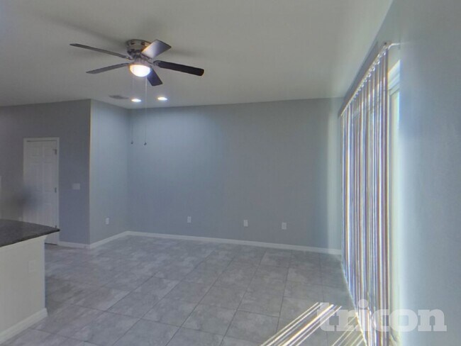 Foto del edificio - 7127 Summer Holly Pl