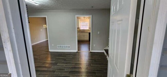 Foto del edificio - 4872 Lewis Rd