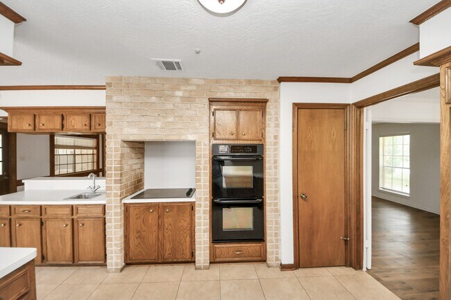 Foto del edificio - 8006 Oakington Dr