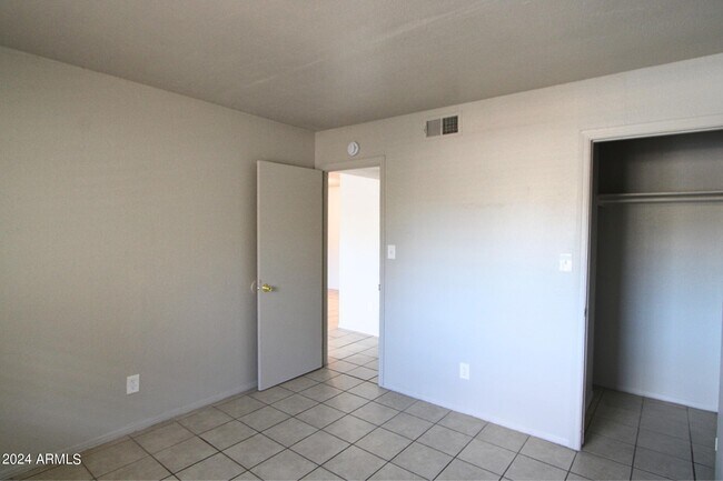 Foto del edificio - 2621 E Greenway Rd