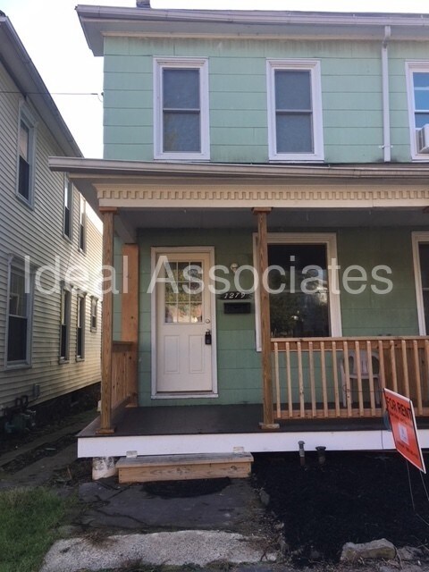 Primary Photo - 3 BR, 1.5 Bath 1/2 Double
