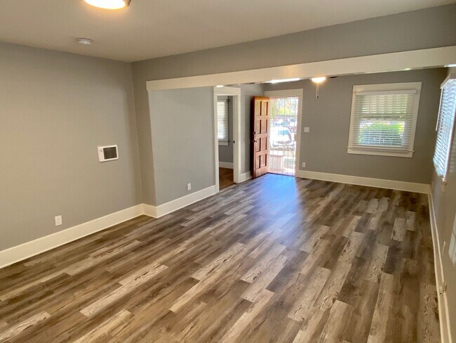 Foto del edificio - Charming 2 Bedroom Craftsman House w/Porch and Private Back Patio in Hillcrest