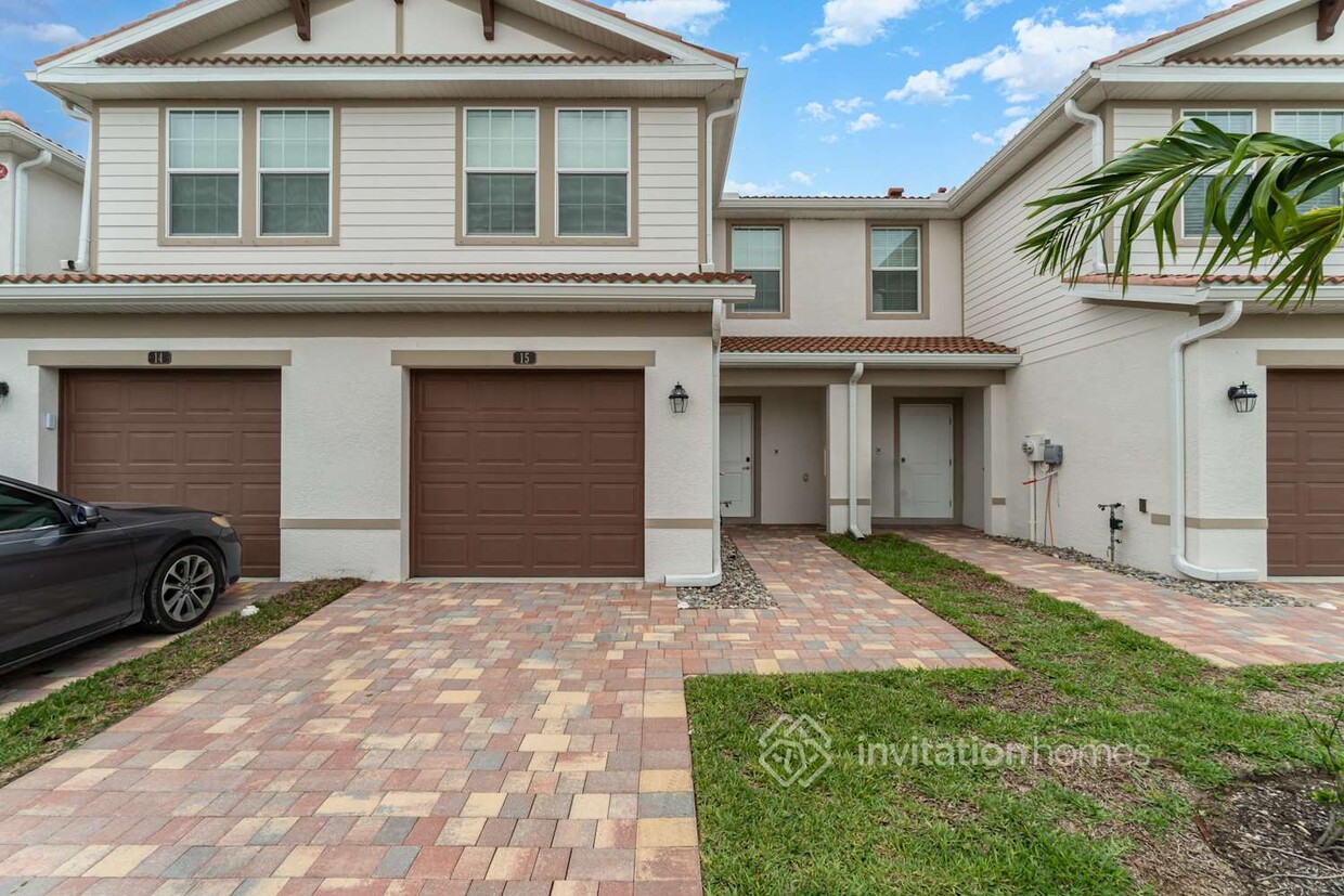 Foto principal - 7153 Greenwood Park Cir