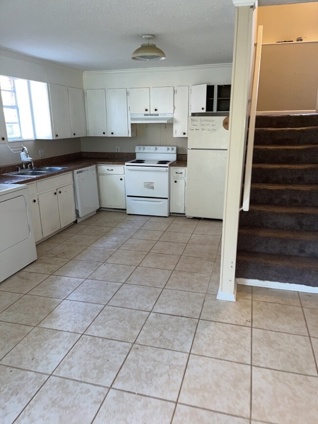 Building Photo - 205 Hammond Cir