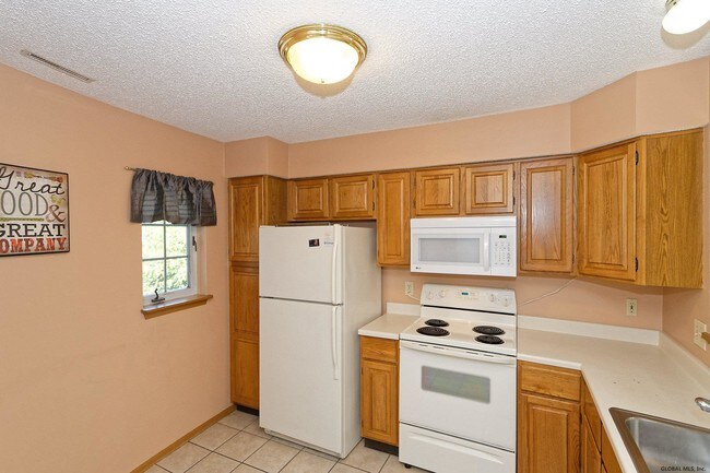 Building Photo - 4109 Foxwood Dr S