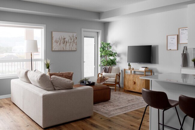 Building Photo - 3 Bedroom / 2 Bathroom - E1