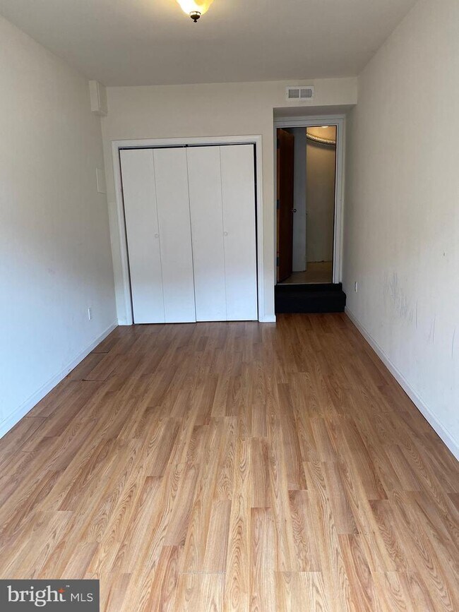 Building Photo - 9340 Jamison Ave