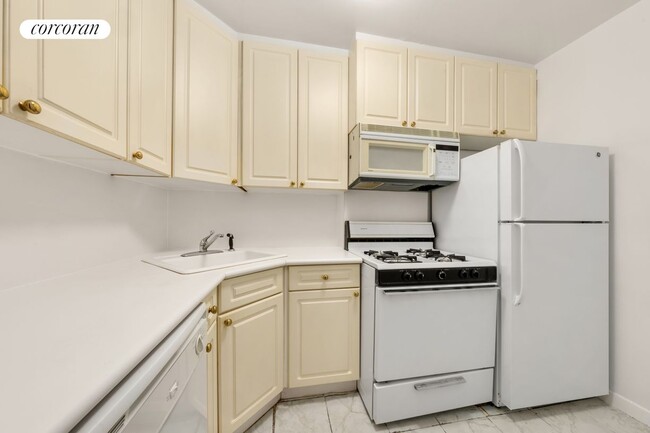 Foto del edificio - 215 E 80th St
