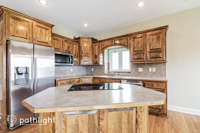 Building Photo - 1252 SW Summit Crossing Cir, Lee's Summit,...