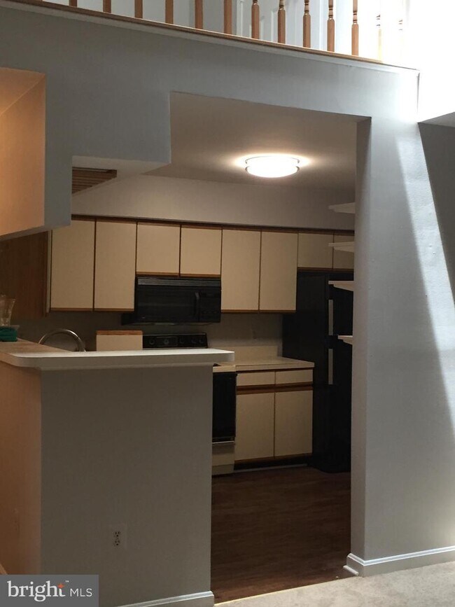 Building Photo - 2217 Lovedale Ln