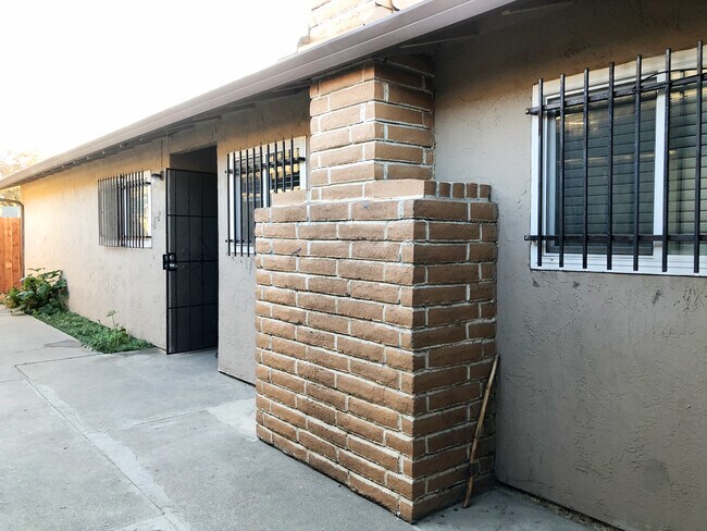 Building Photo - 489 Jill Cir