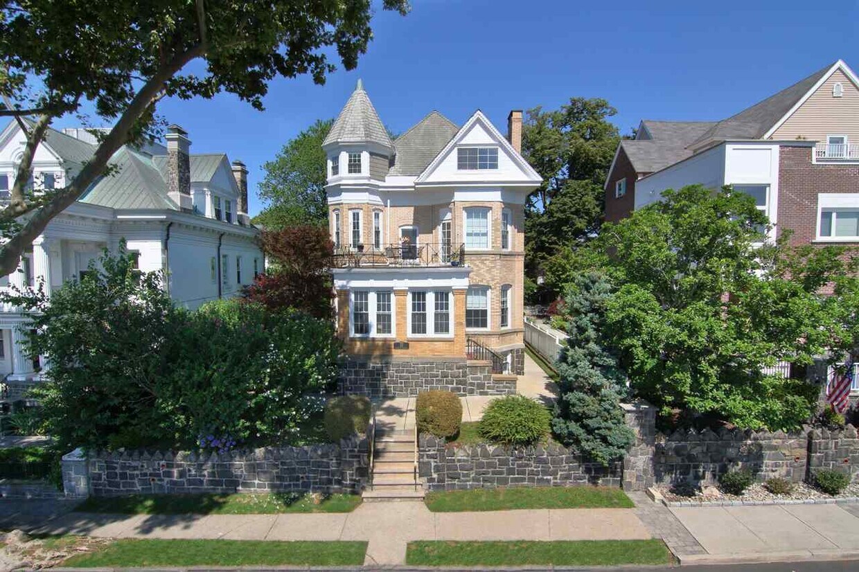 Foto principal - 19 Hamilton Ave