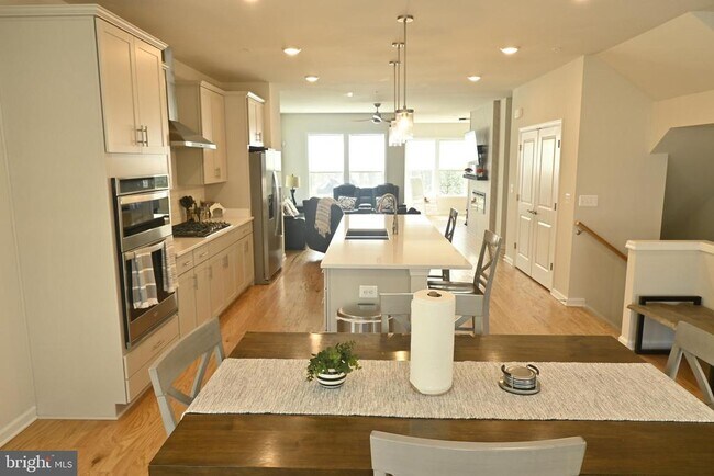 Foto del edificio - 3388 Watershed Blvd