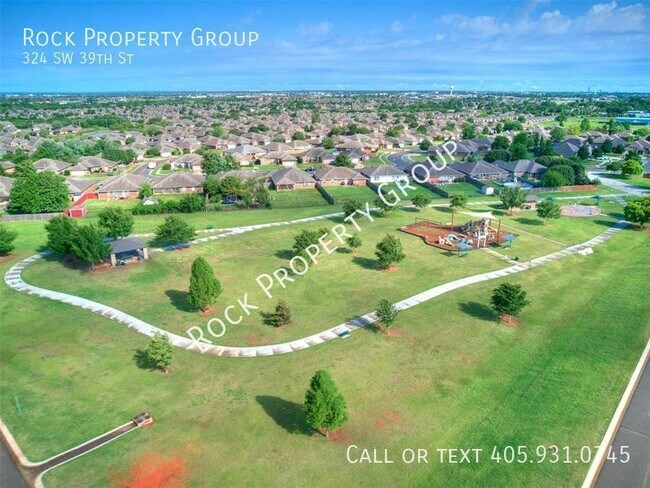 Building Photo - 4 Bedroom Home in Moore