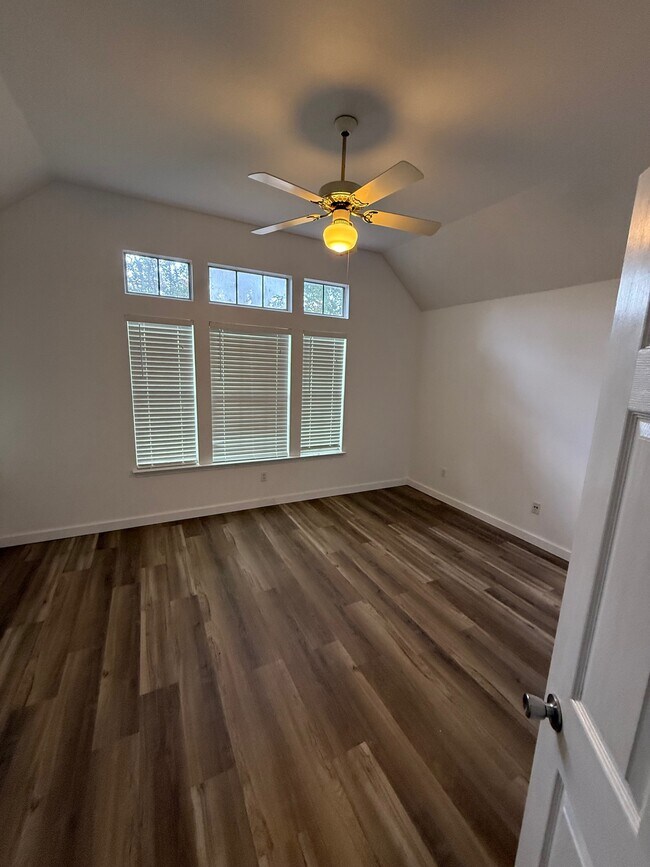 Foto del edificio - 1608 Parkwood Dr