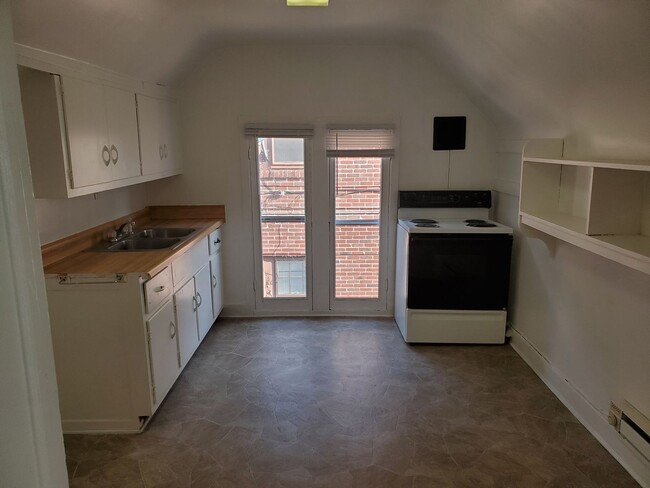 Building Photo - 100 N JAMESON TRIPLEX