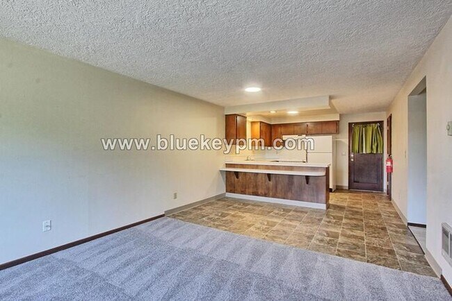 Foto del edificio - Unit #4- 2 Bed, 1 Bath Unit in Battle Ground in a 55+ Complex 2 blocks off Main Street