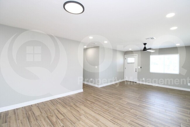 Foto del edificio - 4001 E Apollo Rd