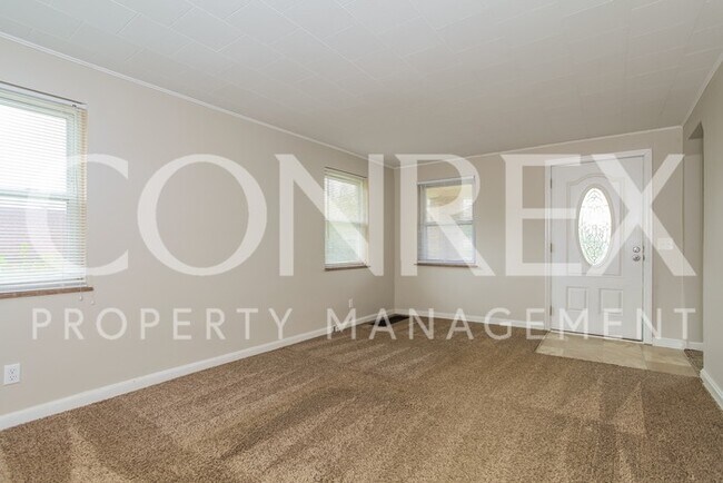 Building Photo - Awesome 3 Bedroom