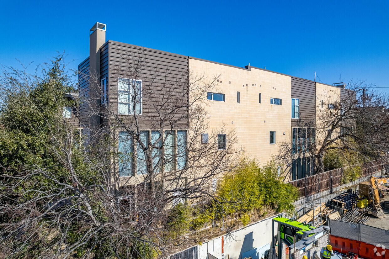 Primary Photo - 4206 Buena Vista St