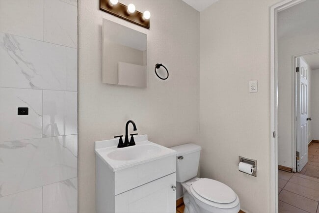 Building Photo - 540 Cardenas Dr SE