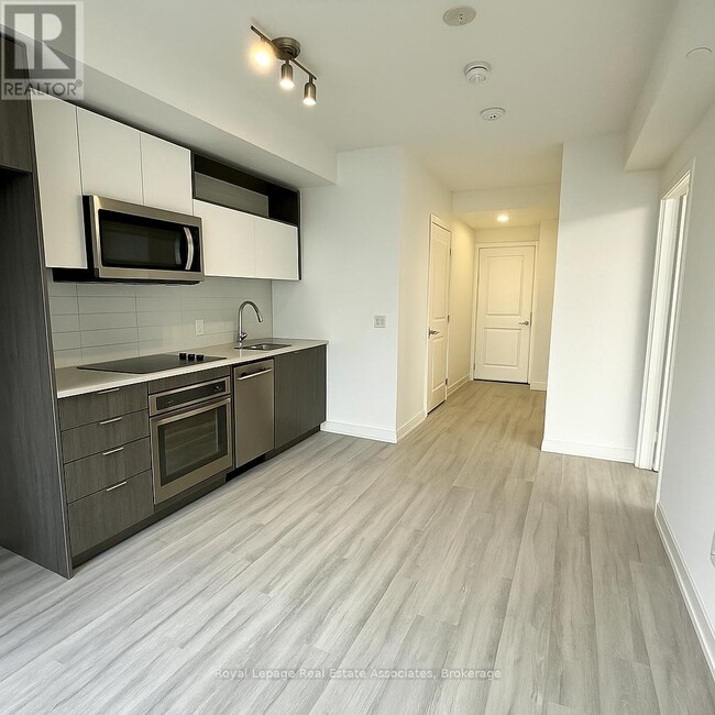 Photo du bâtiment - 121 Lower Sherbourne St