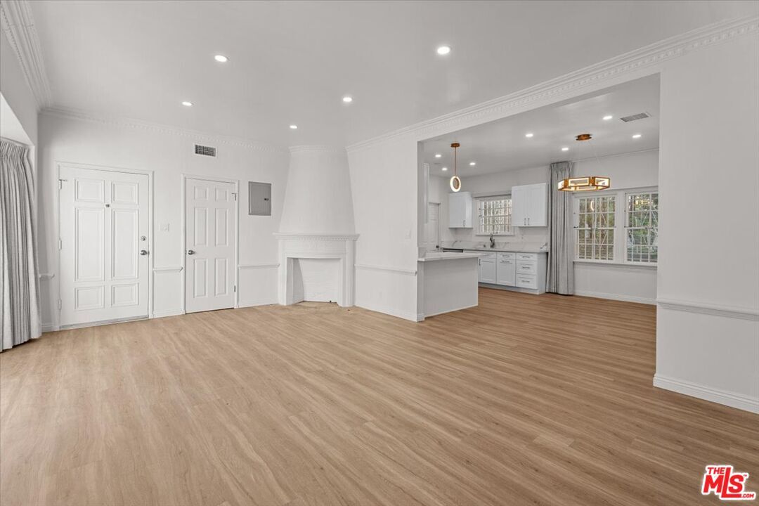 Foto principal - 9687 W Olympic Blvd