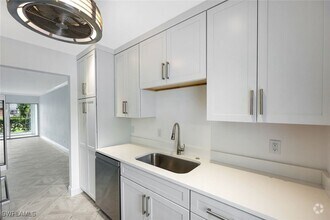 Building Photo - 212 Banyan Blvd