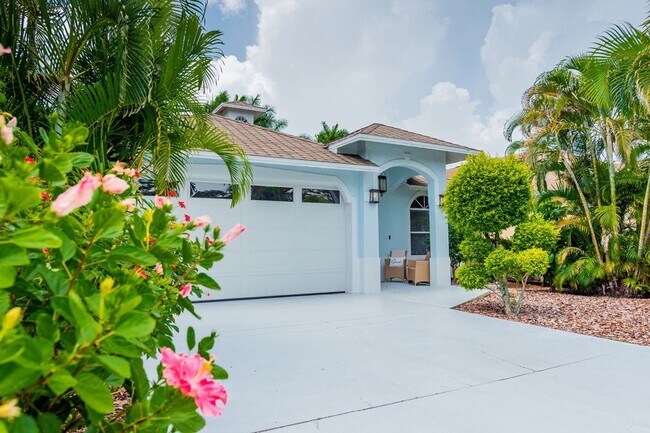 Building Photo - ** WEEKLY RENTALS, STUNNING HEATED POOL HO...