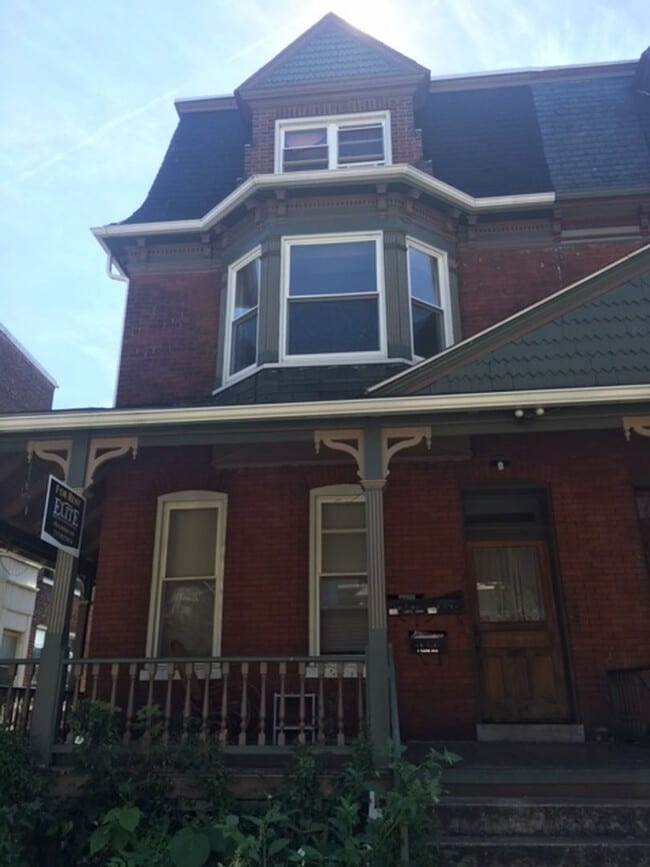 Building Photo - 656 Linden Ave