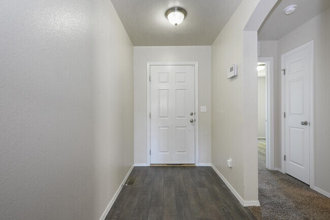 Building Photo - 10025 W Lillywood Dr