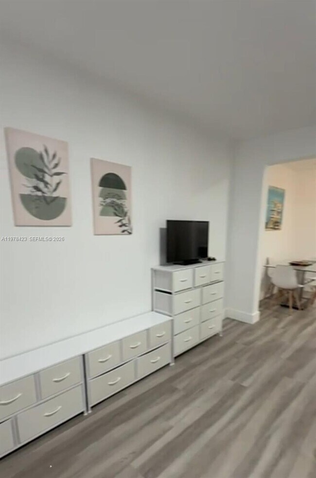 Foto del edificio - 761 Euclid Ave