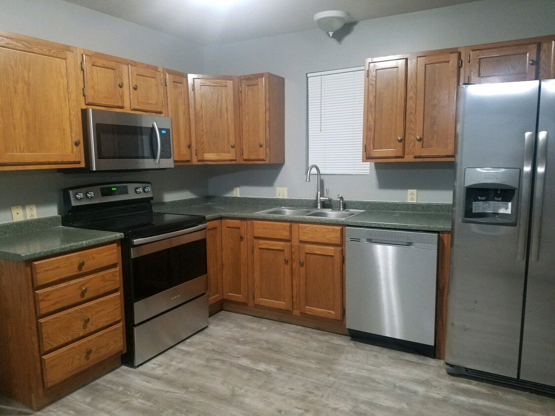 910 Wheatland Dr Unit 1, Buhler, KS 67522 Room for Rent in Buhler, KS