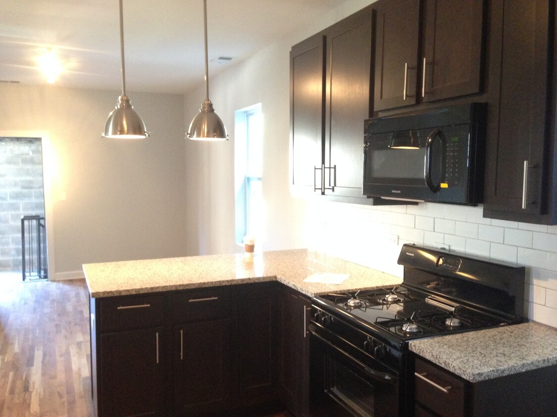 Foto principal - 1623 N Talman Ave