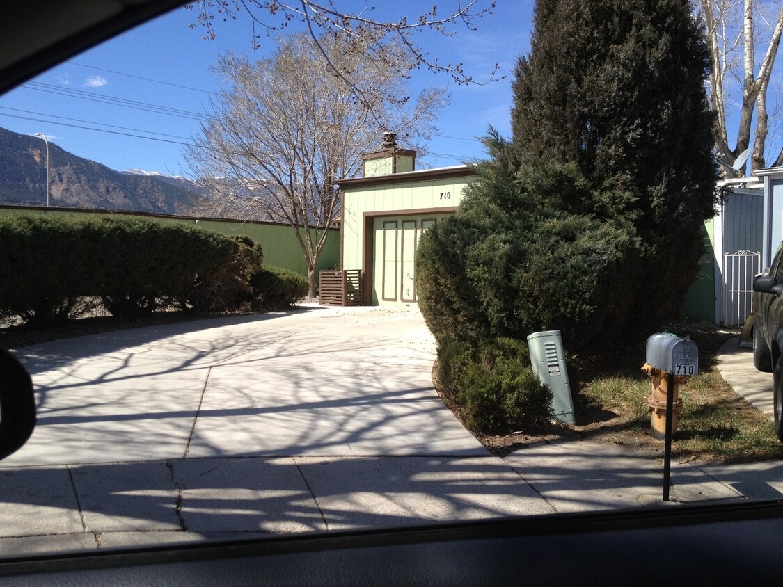 2 Bedroom Ranch Style Home - 2 Bedroom Ranch Style Home