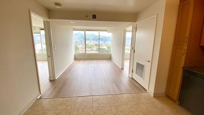 Building Photo - 1009 Kapiolani Blvd