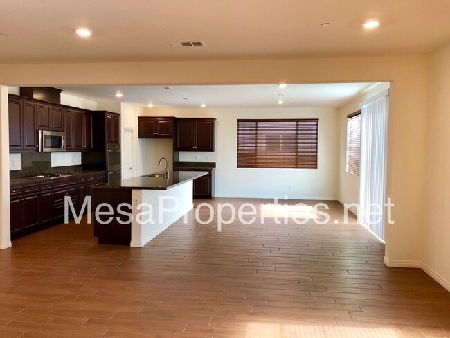 Building Photo - 4402 South Arches Trail