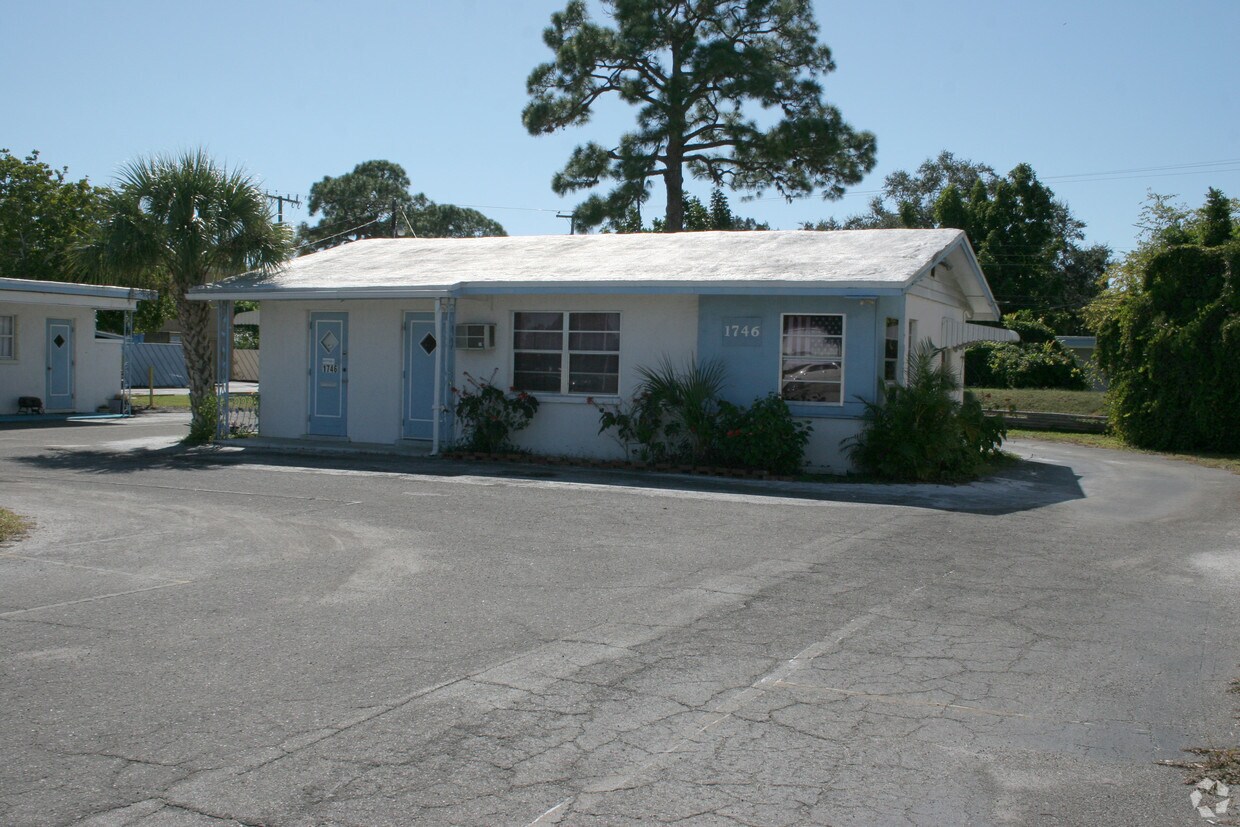Primary Photo - 1746 S Tamiami Trl