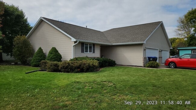 Building Photo - W3181 Westowne Ct