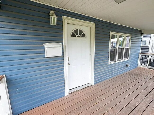 Building Photo - Howard beautiful home