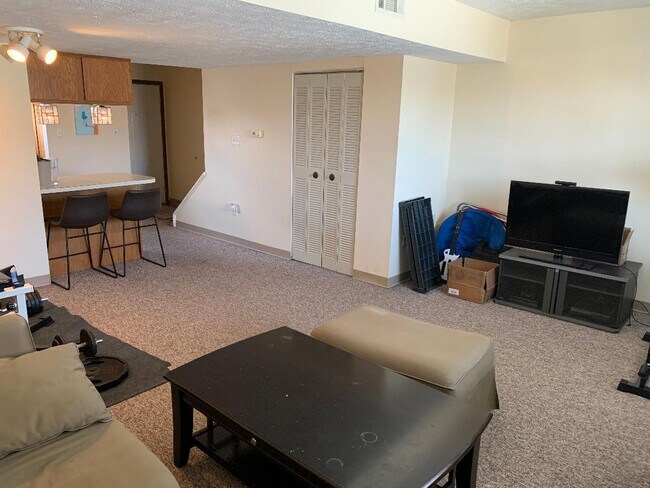 Sala de estar/bar - 3268 Niagara Sq