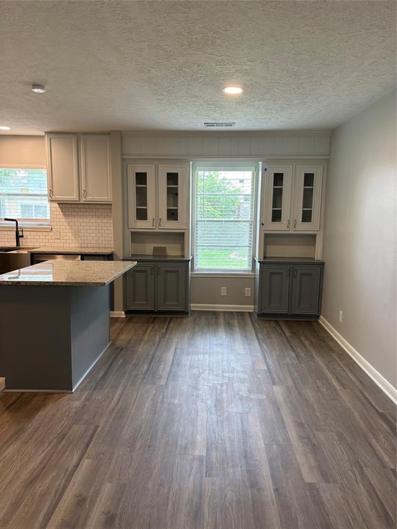Foto del edificio - 4254 Albans Rd