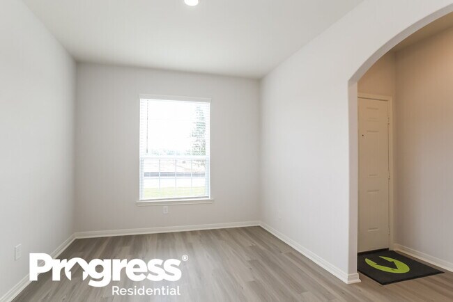 Building Photo - 10463 Red Cardinal Dr NE