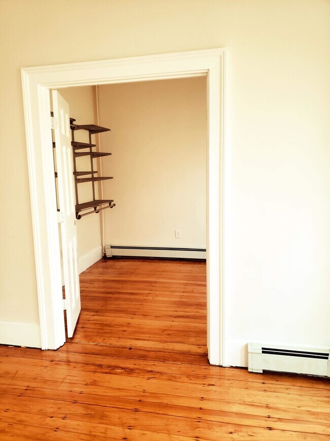 Building Photo - 102 Calumet St