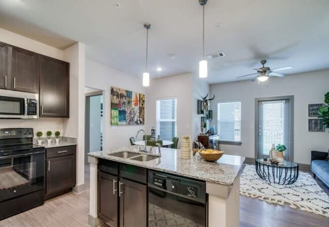 Building Photo - 3 bedroom in Fort Worth TX 76108